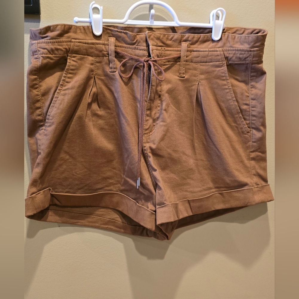 BKE, clasp womens shorts, tags attached, drawstring, Carmel color, size 32